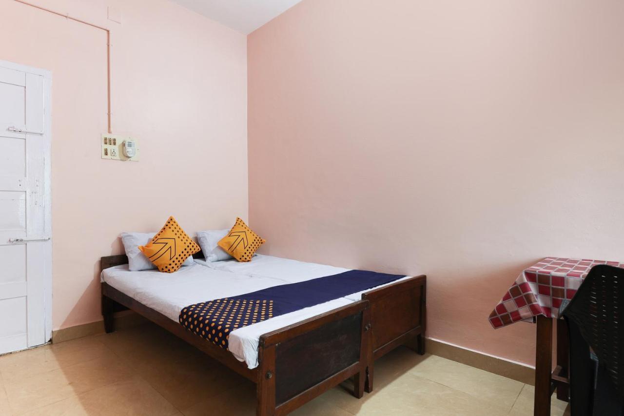 Spot On 68111 Jeena Motels Kollam Cameră foto